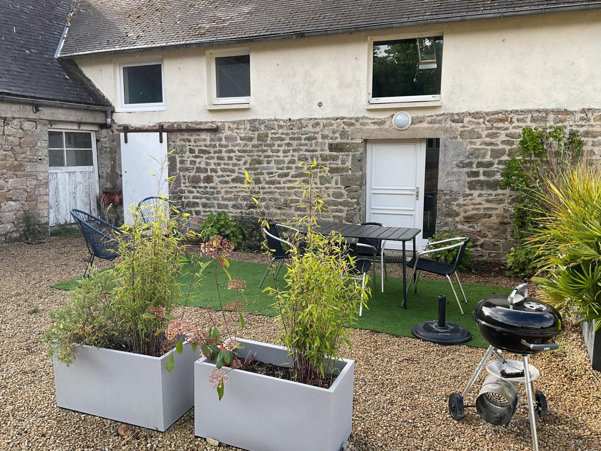 Maison Cosy Avec Exterieur Et Piscine Partagee *